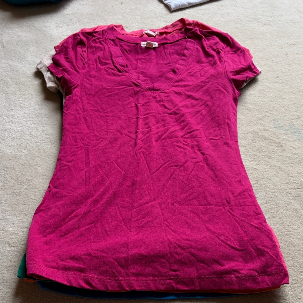 Zenana Outfitters Fuchsia Short Sleeve V neck Tee longer length new no tag